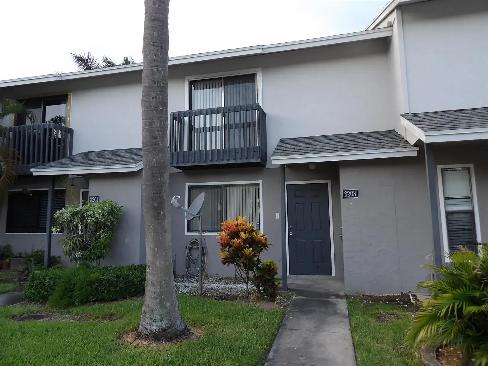 2 bedroom 2 bath Residential Lease for rent at 3203 Poolside Drive, FL 33463