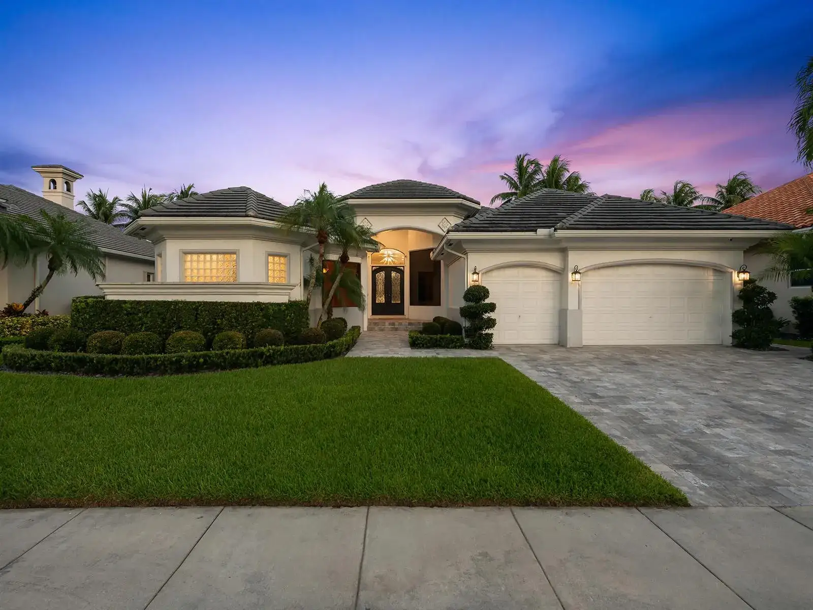 5 bedroom 3 bath Residential for sale at 10920 Hawks Vista Street, Plantation FL 33324