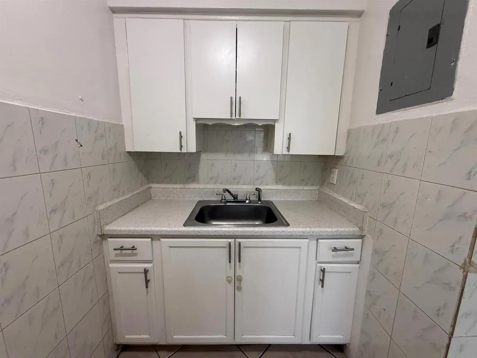 1 bedroom 1 bath Residential Lease for rent at 6014 Fillmore Street # 4e, Hollywood FL 33024