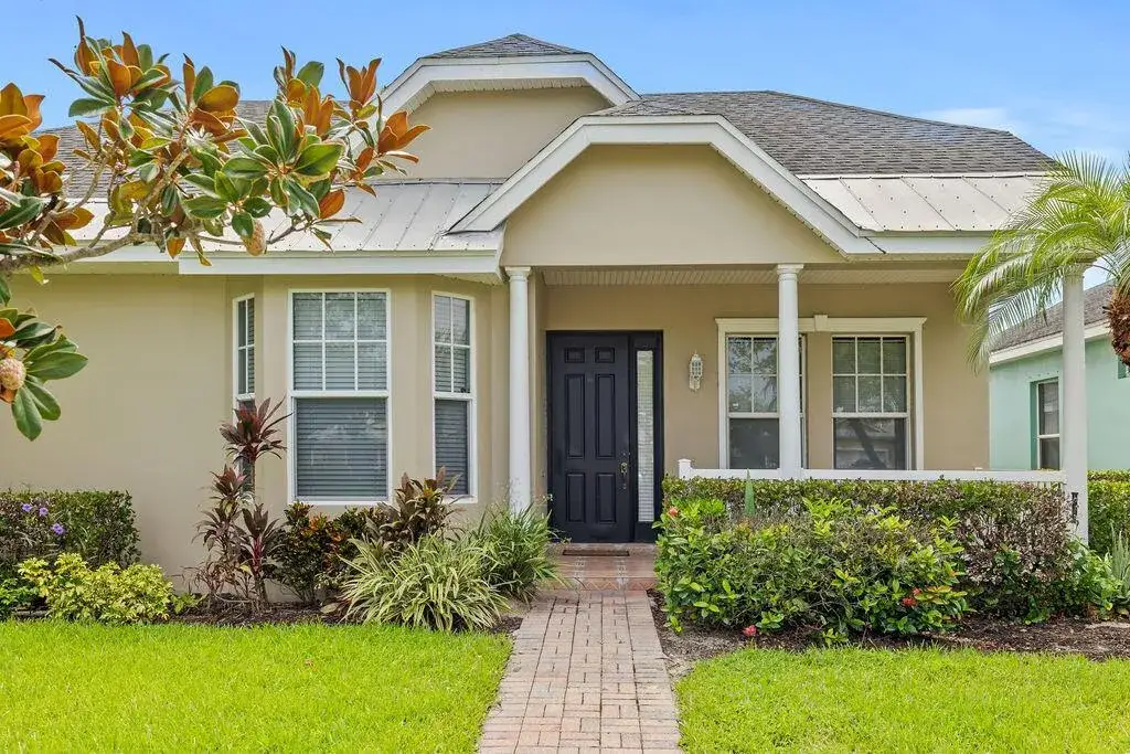 2 bedroom 2 bath Residential for sale at 10518 SW Westlawn Boulevard, FL 34987
