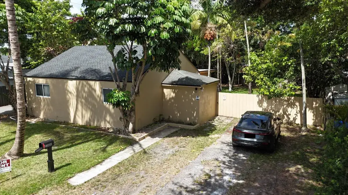 4 bedroom 2 bath Residential Lease for rent at 2300 Cleveland Street, Hollywood FL 33020