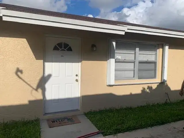 2 bedroom 1 bath Residential Lease for rent at 933 Francis Street, West Palm Beach FL 33405
