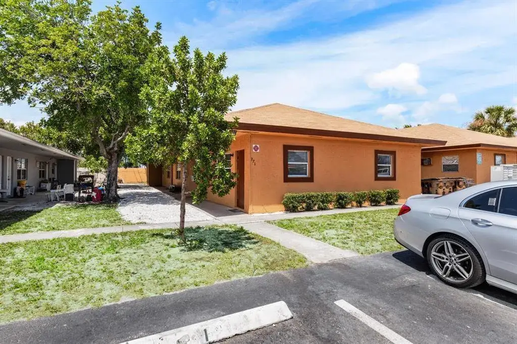 1 bedroom 1 bath Residential Lease for rent at 279 SW 1ST Street # 4, Deerfield Beach FL 33441
