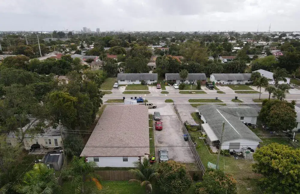 1 bedroom 1 bath Residential Lease for rent at 327 Silver Beach Road # 3, Lake Park FL 33403