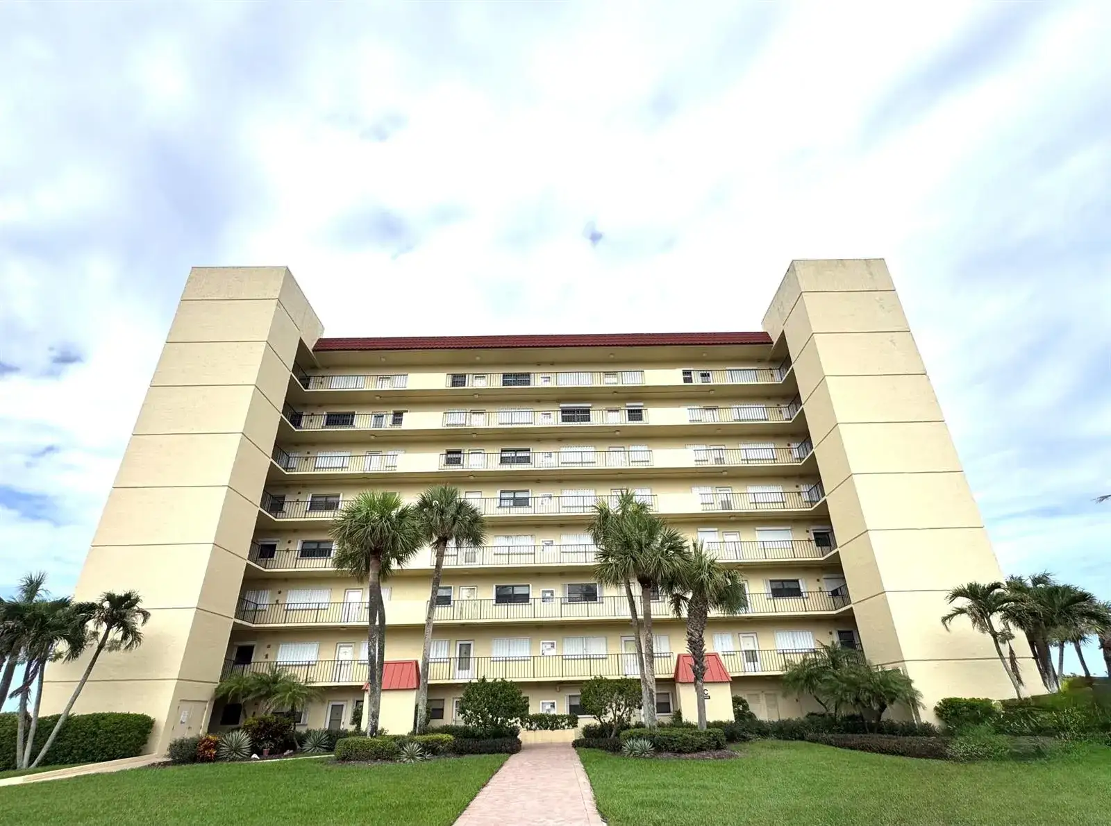 2 bedroom 2 bath Residential for sale at 7420 S Ocean Drive # 313, Jensen Beach FL 34957