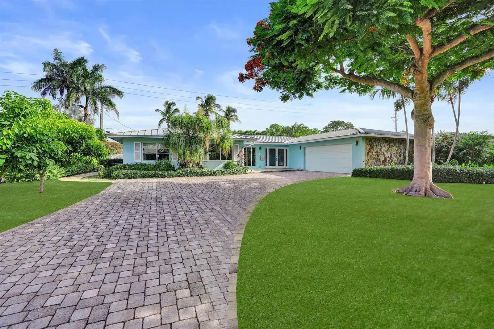 4 bedroom 3 bath Residential Lease for rent at 10 Minnetonka Road, Sea Ranch Lakes FL 33308