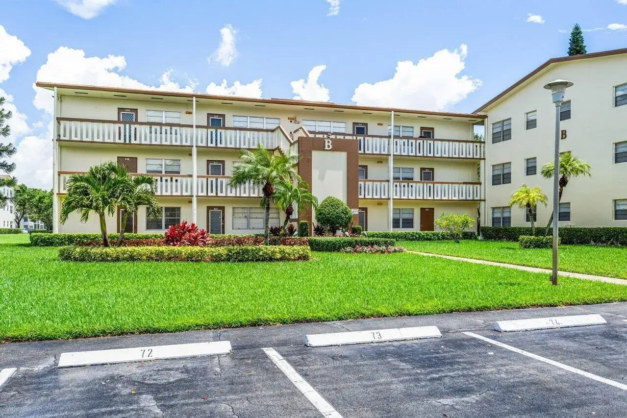 2 bedroom 1 bath Residential Lease for rent at 74 MANSFIELD B, Boca Raton FL 33434