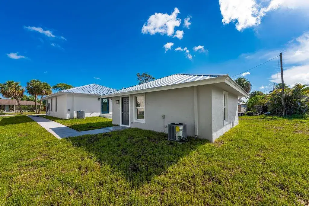 2 bedroom 1 bath Residential Lease for rent at 3018 SE Iris Street # 2, Stuart FL 34997