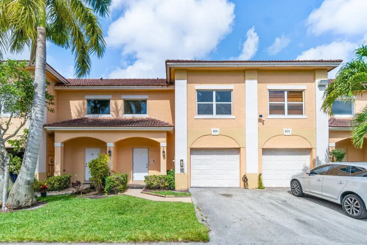 3 bedroom 2 bath Residential Lease for rent at 809 TALIA Circle E # 809, FL 33461