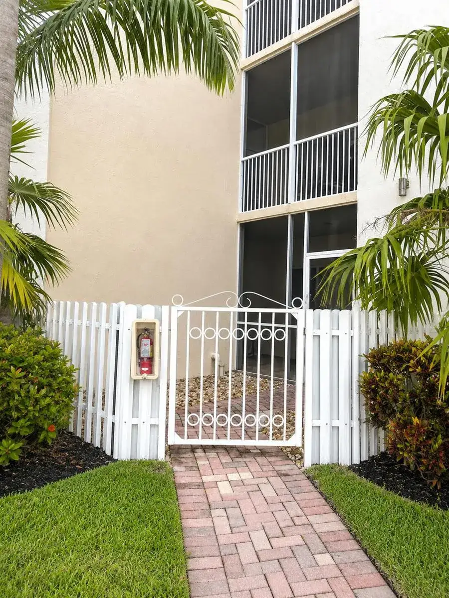 2 bedroom 2 bath Residential for sale at 7775 YARDLEY Drive # 115, Tamarac FL 33321