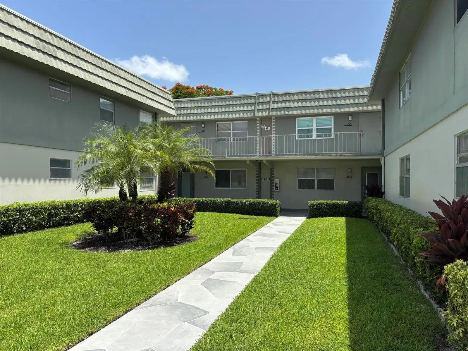 2 bedroom 2 bath Residential for sale at 652 Flanders N, Delray Beach FL 33484