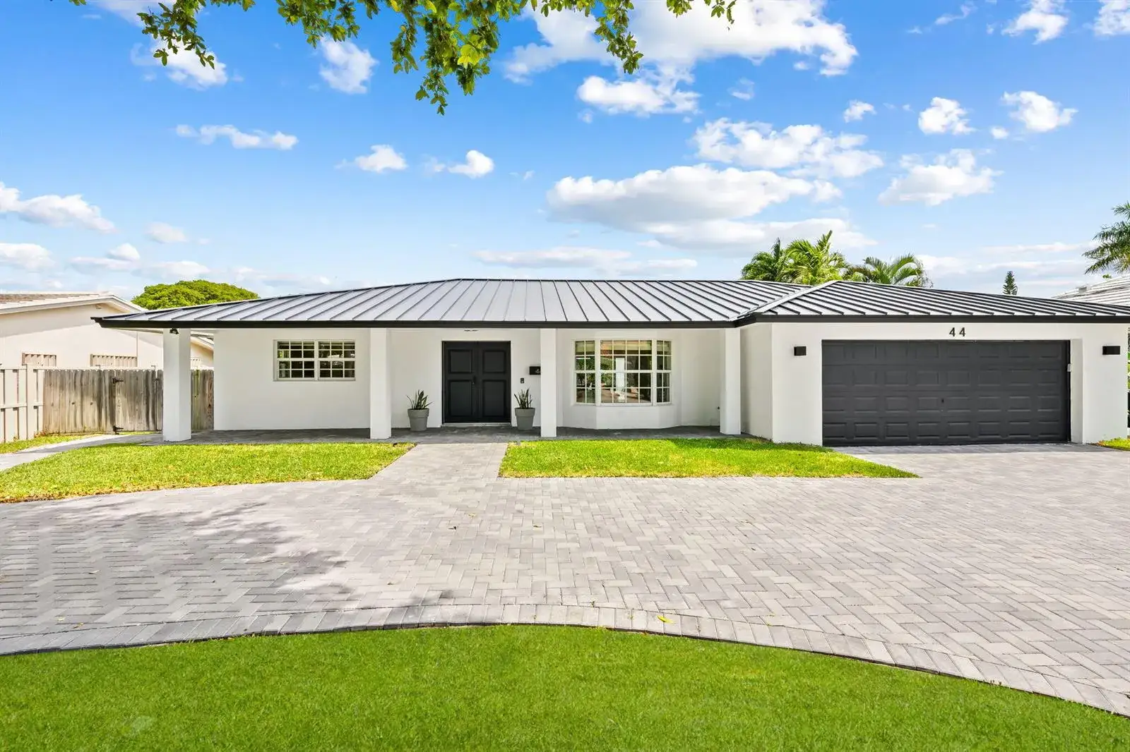 3 bedroom 2 bath Residential for sale at 44 Fort Royal Isle, Fort Lauderdale FL 33308