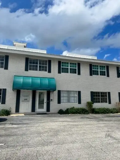 1 bedroom 1 bath Residential Lease for rent at 299 SW 7th Street # 1060, Boca Raton FL 33432