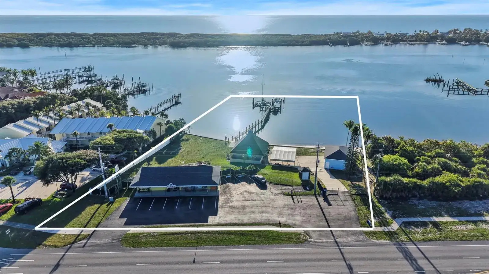 Commercial Sale for sale at 18947 SE Federal Highway, Jupiter FL 33469