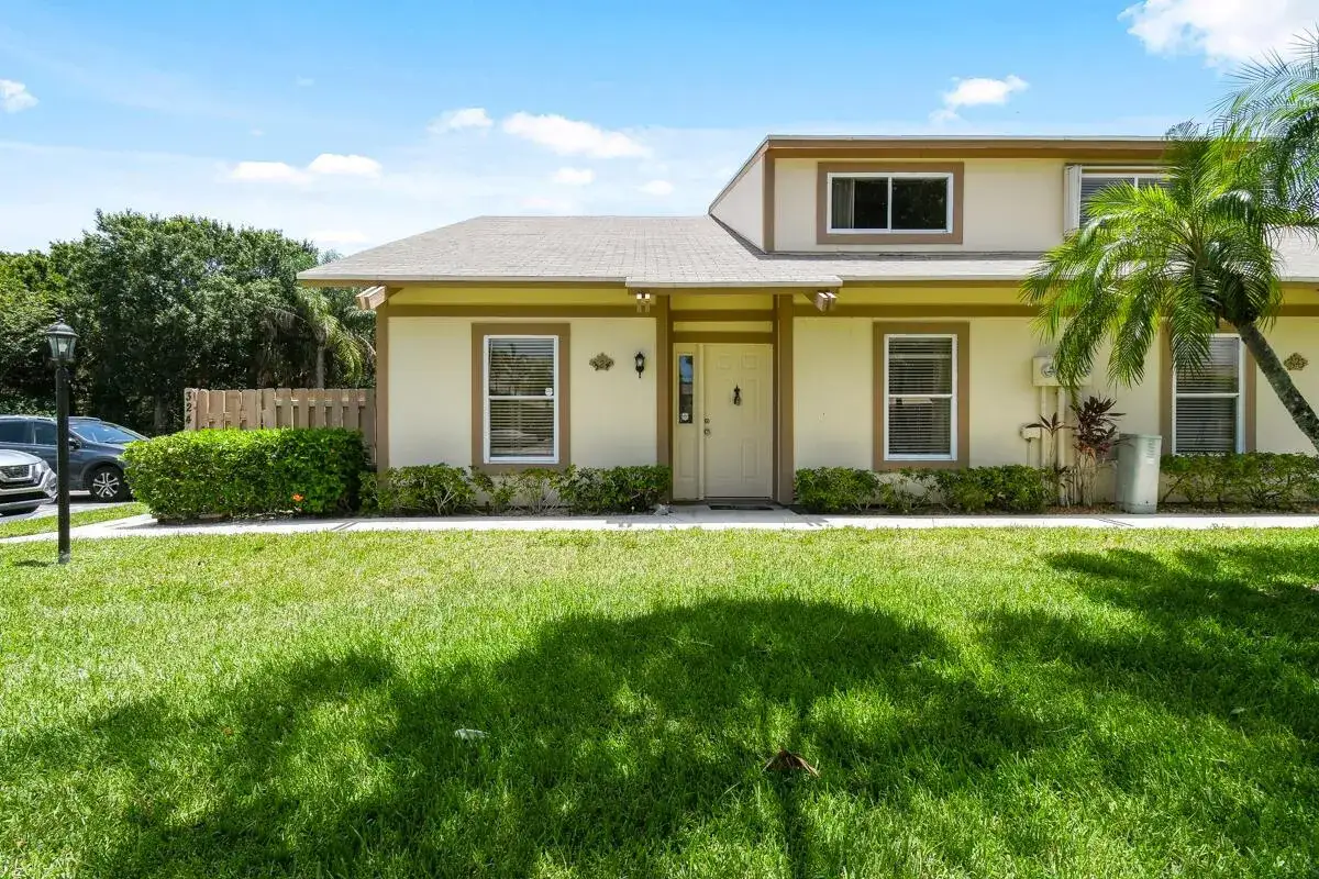 2 bedroom 2 bath Residential Lease for rent at 324 MAPLECREST Circle, Jupiter FL 33458
