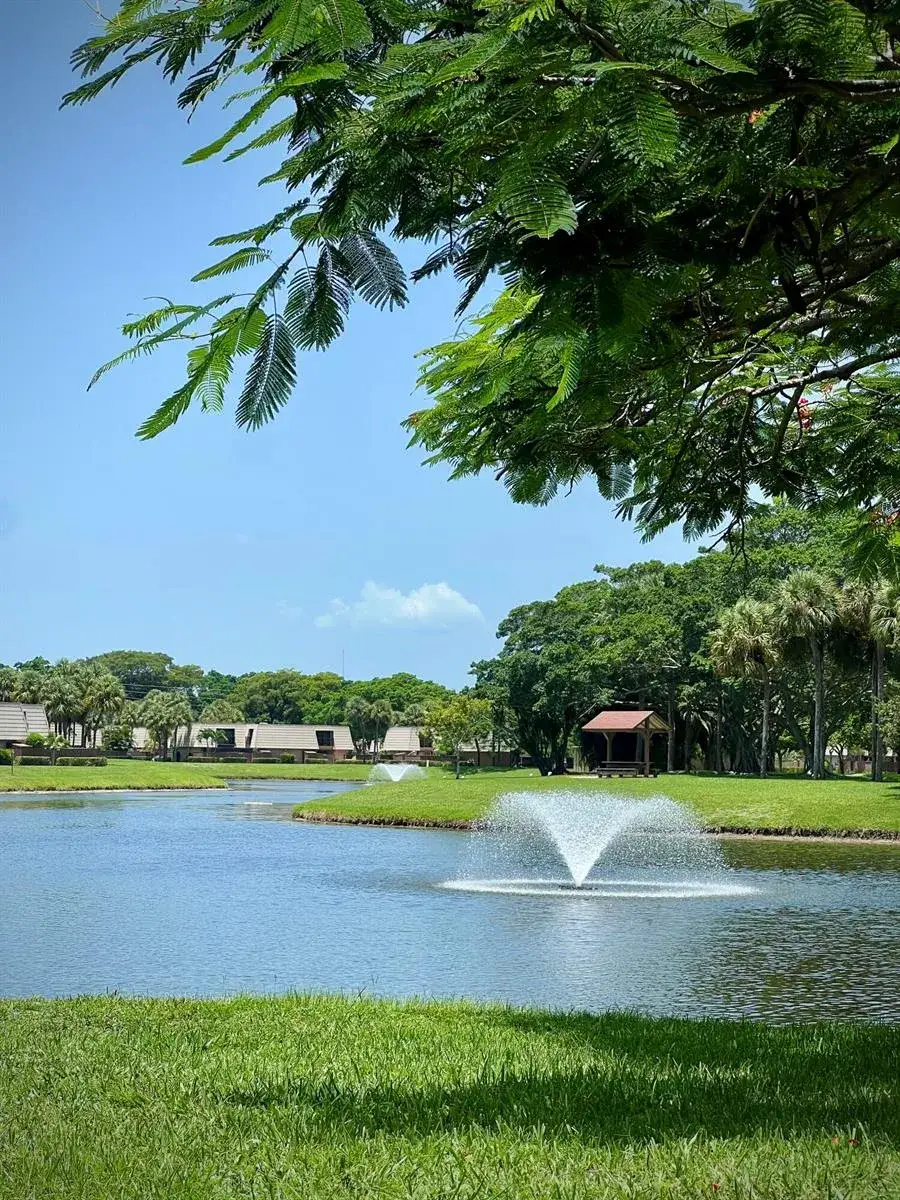 2 bedroom 2 bath Residential Lease for rent at 5121 51st Way, West Palm Beach FL 33409