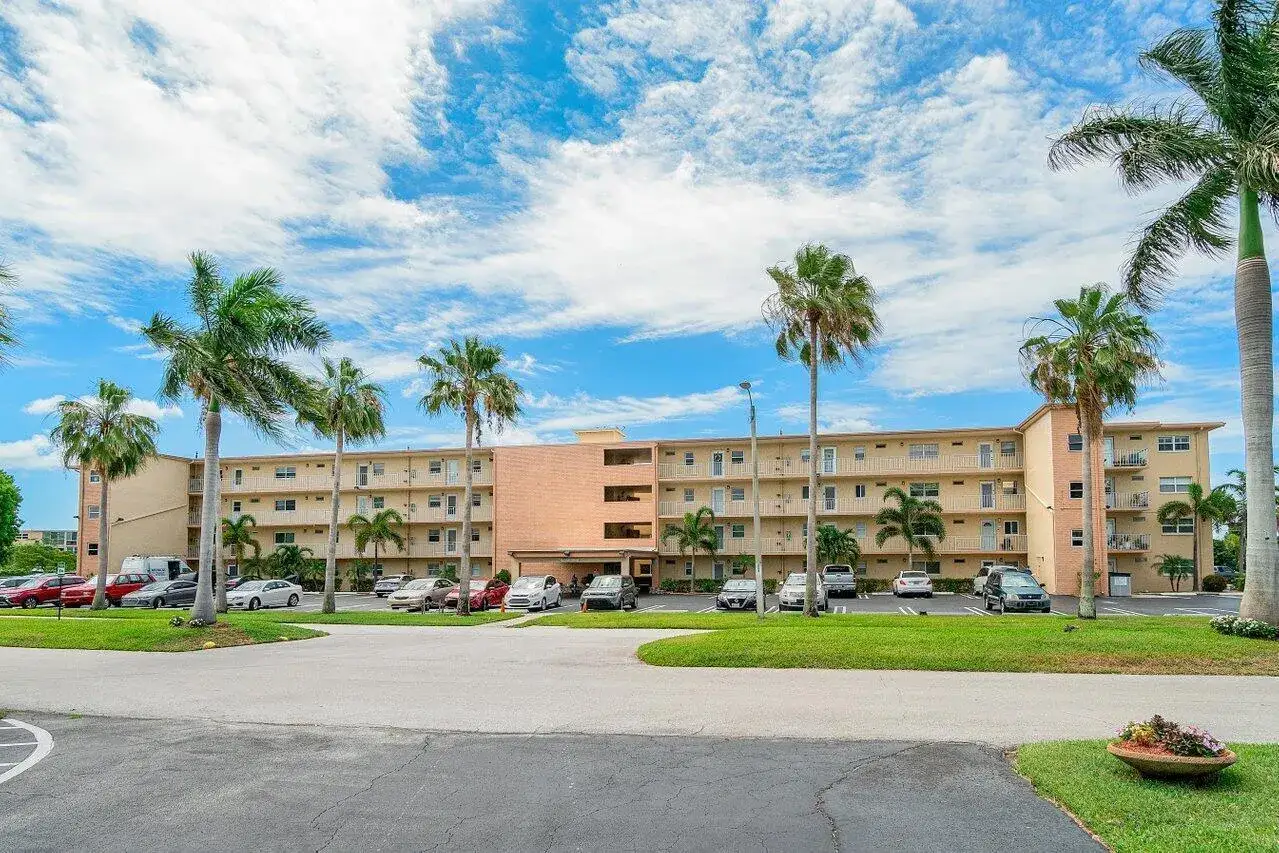 2 bedroom 2 bath Residential Lease for rent at 2615 NE 1st Court # 406, Boynton Beach FL 33435