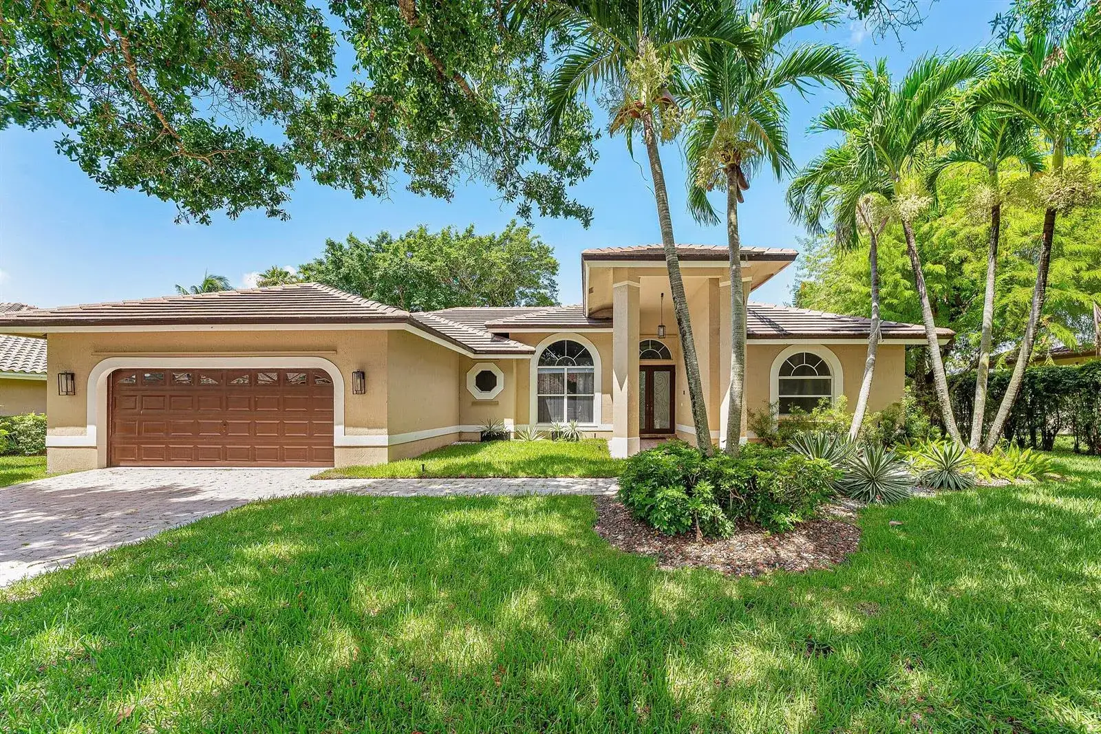 4 bedroom 3 bath Residential for sale at 7235 NW 63rd Terrace, Parkland FL 33067