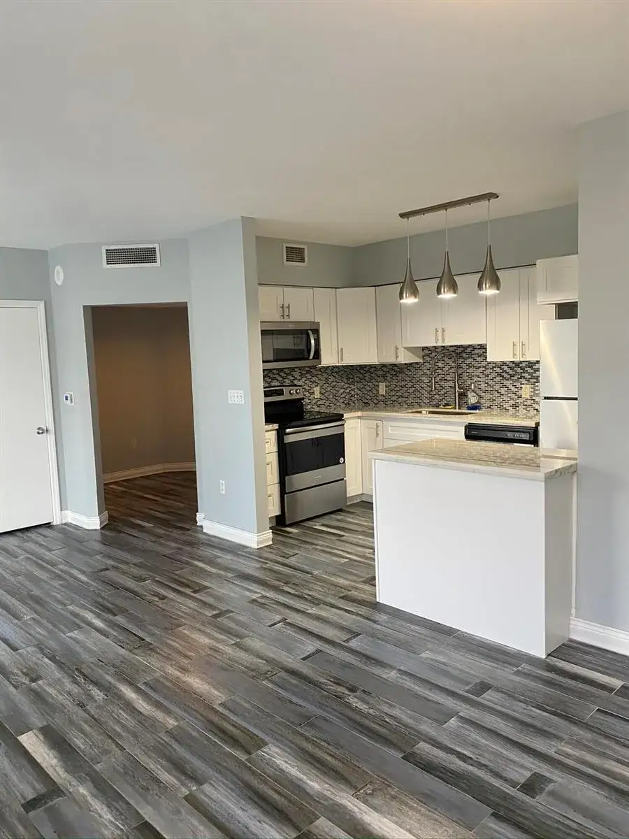 1 bedroom 1 bath Residential Lease for rent at 1330 WEST Avenue # 403, Miami Beach FL 33139