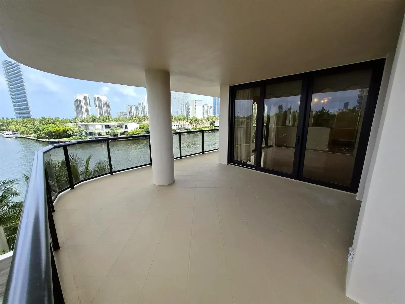 3 bedroom 2 bath Residential for sale at 19667 Turnberry Way # 4J, Aventura FL 33180