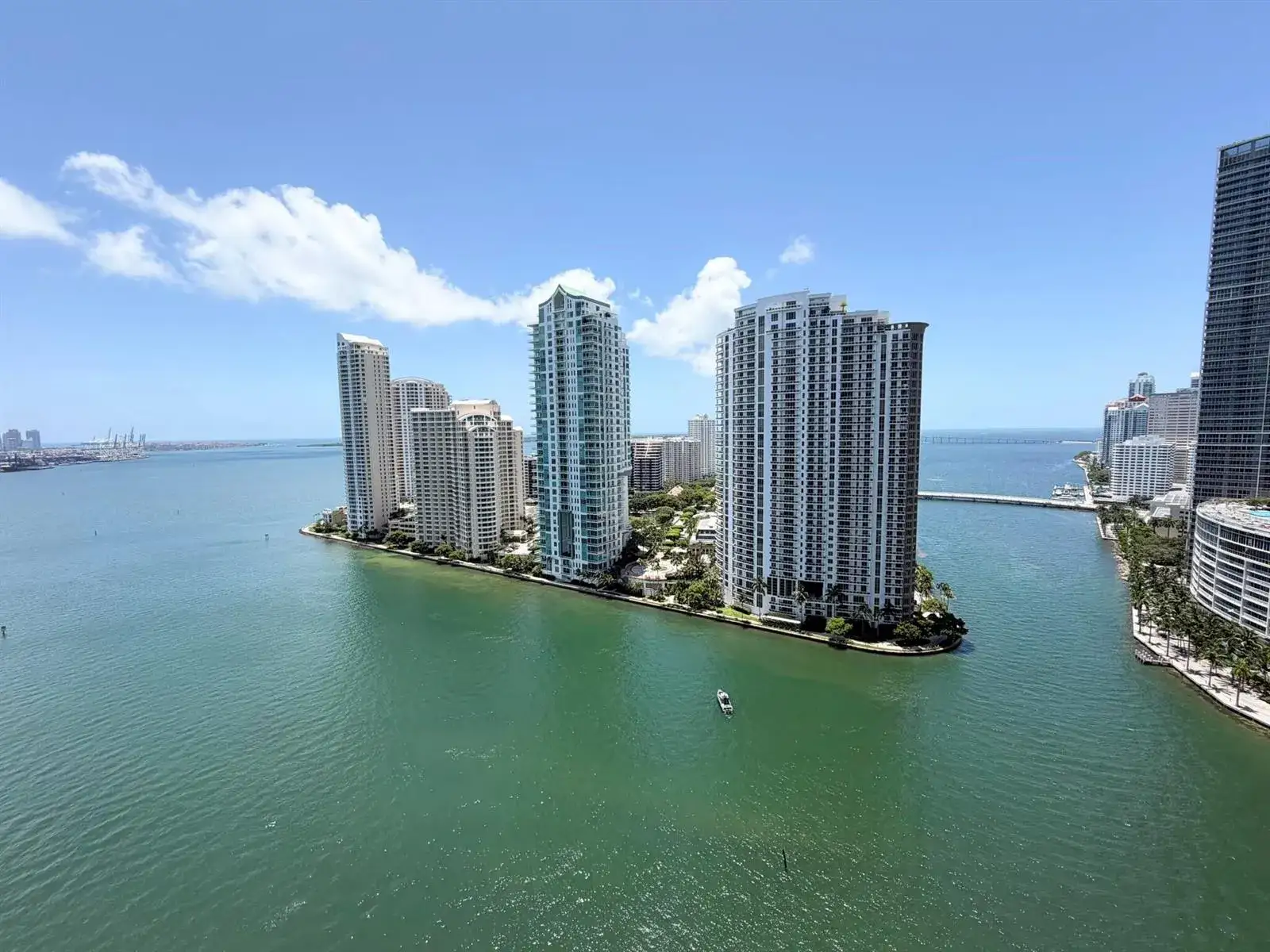 2 bedroom 2 bath Residential Lease for rent at 300 S BISCAYNE Boulevard # 2208, Miami FL 33131