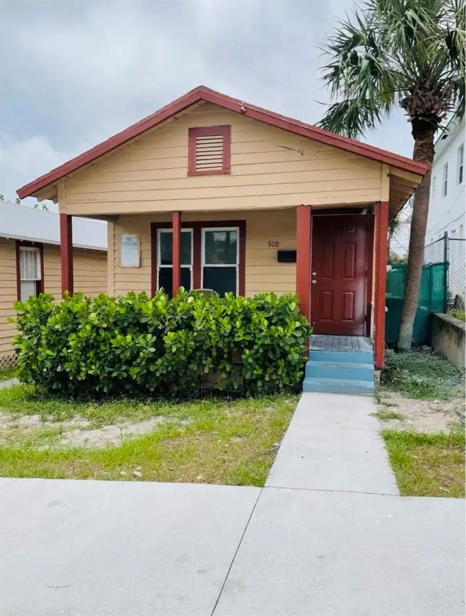 3 bedroom 1 bath Residential Lease for rent at 706 7th Street, West Palm Beach FL 33401