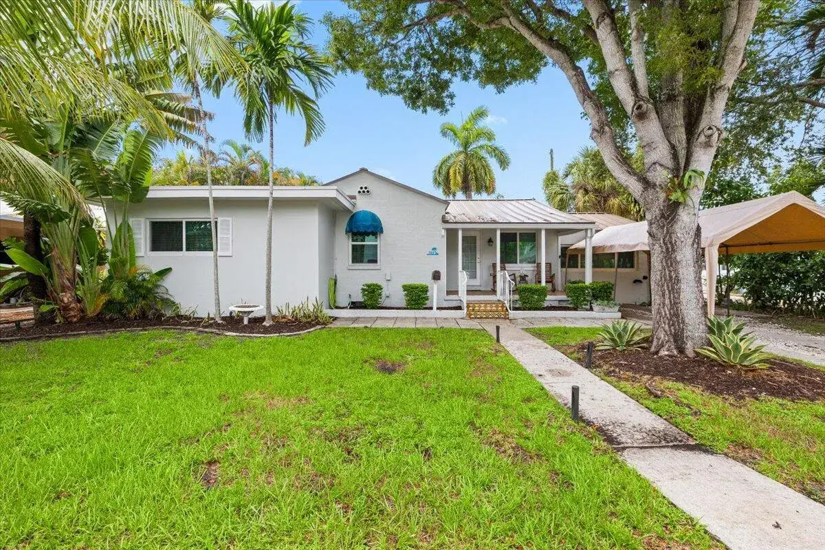 2 bedroom 2 bath Residential Lease for rent at 305 NE 14th Avenue, Fort Lauderdale FL 33301