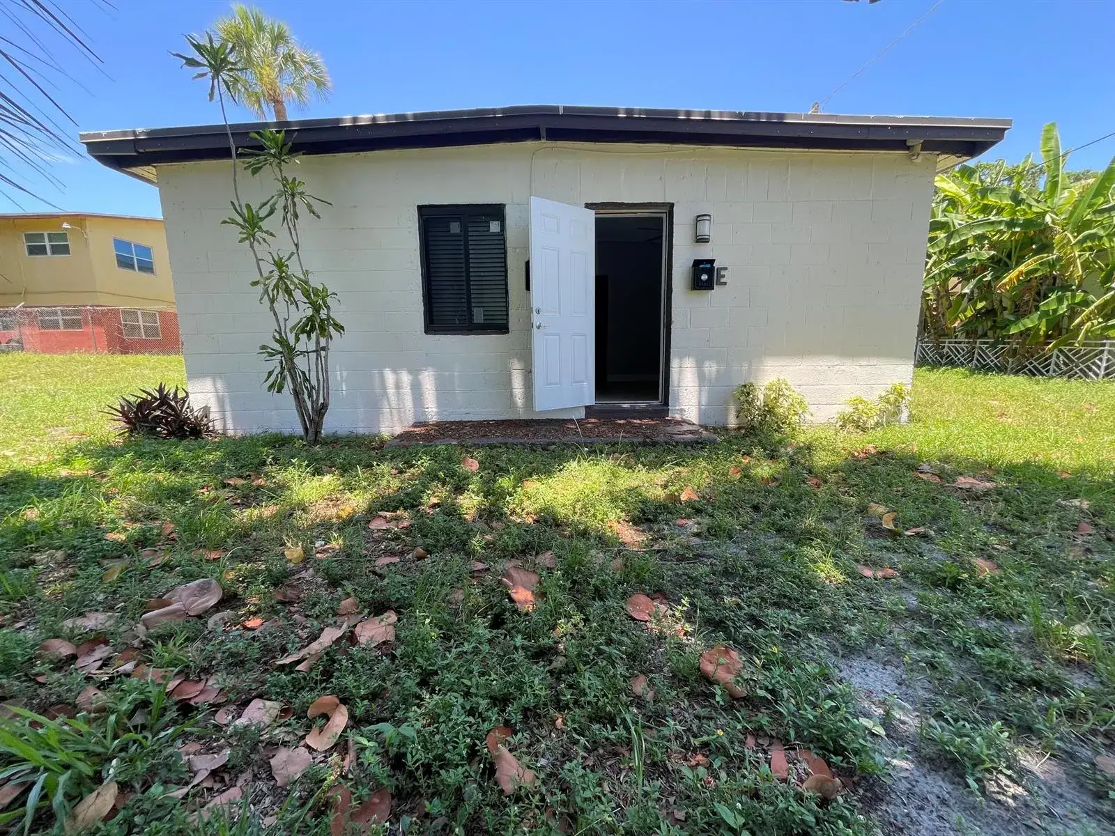 2 bedroom 1 bath Residential Lease for rent at 103 NW 7th Avenue, Pompano Beach FL 33060