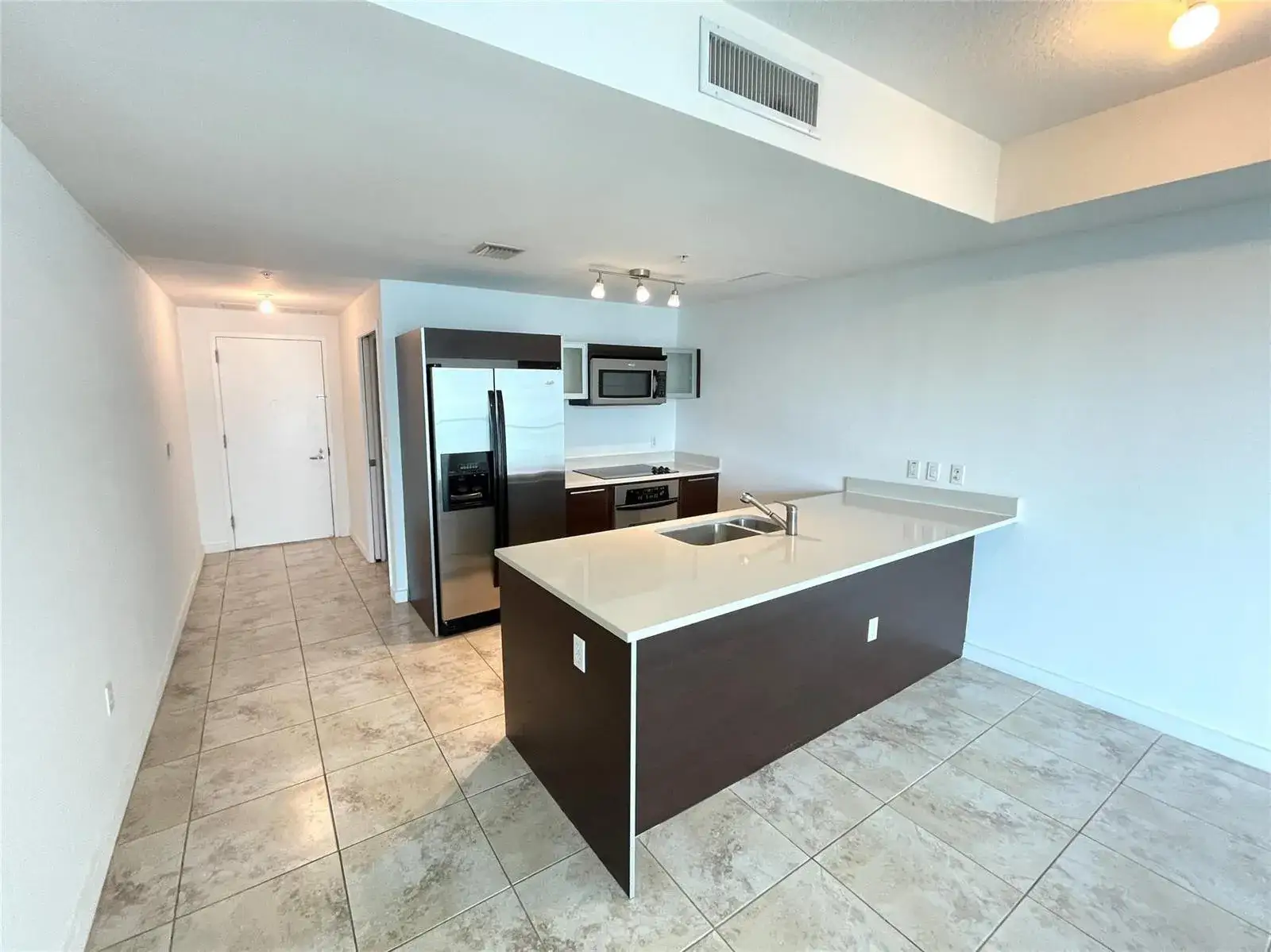 1 bedroom 1 bath Residential Lease for rent at 1900 N BAYSHORE Drive # 1709, Miami FL 33132