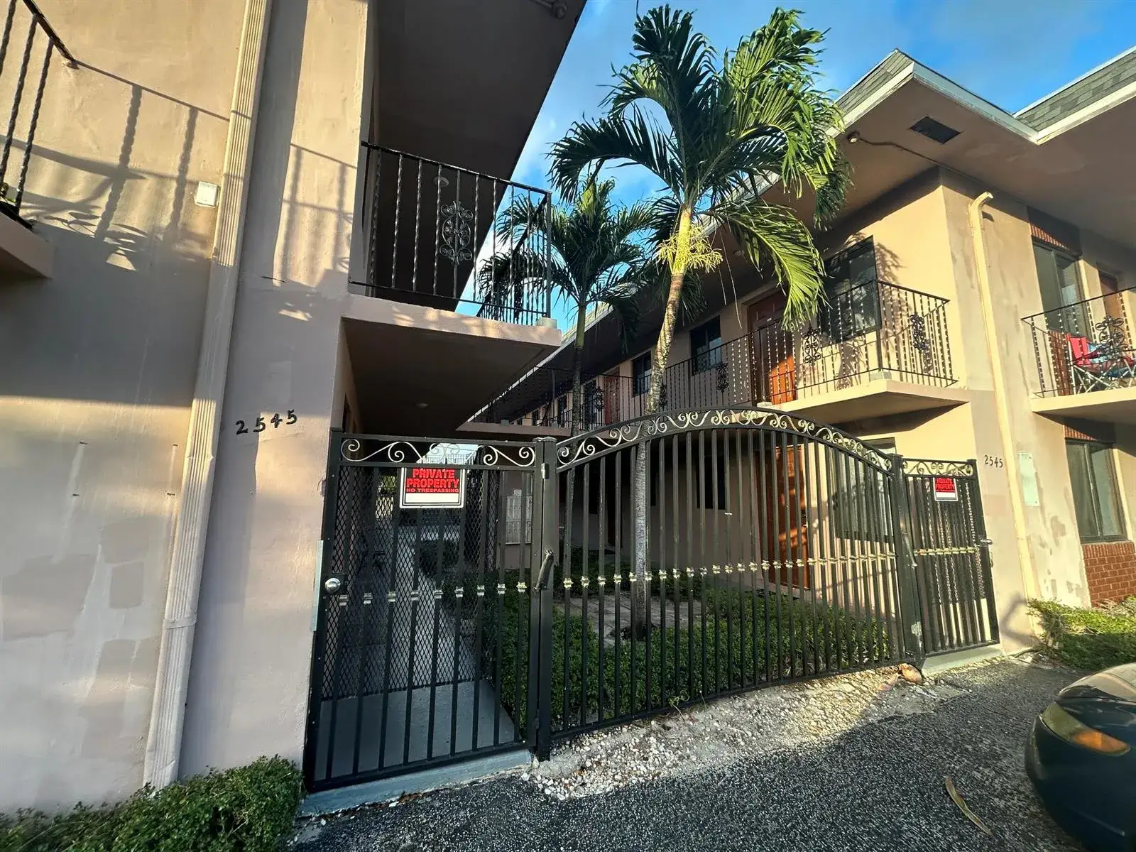 1 bedroom 1 bath Residential Lease for rent at 2545 Taft Street # 104, Hollywood FL 33020