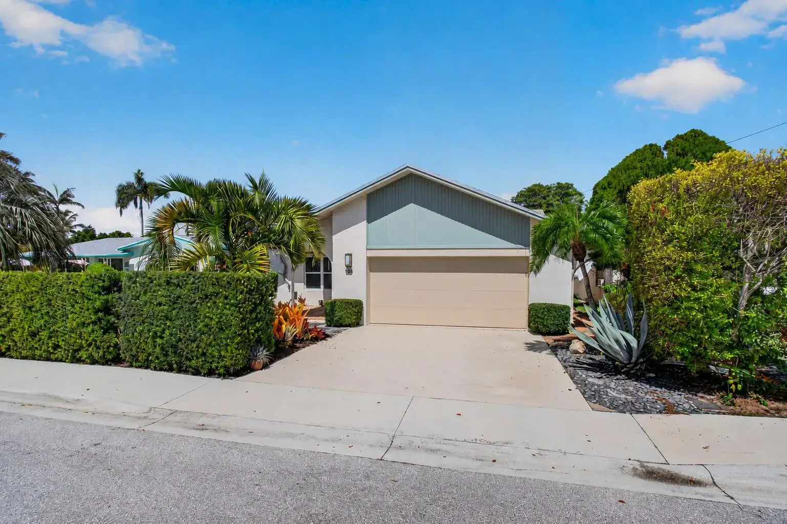 3 bedroom 2 bath Residential for sale at 1315 N Lakeside Drive, FL 33460