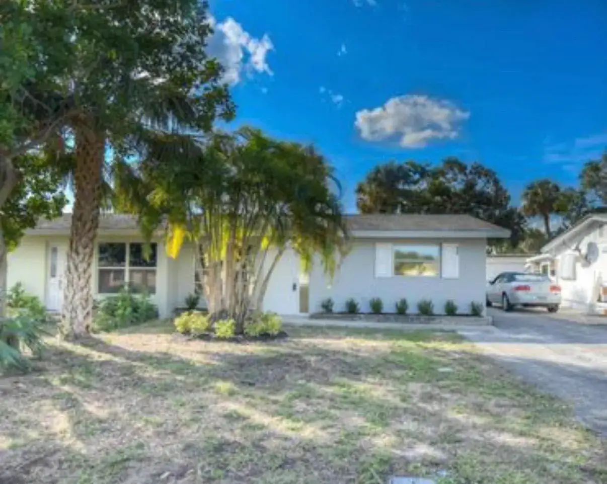 3 bedroom 1 bath Residential for sale at 420 SE PARKWAY Drive, Stuart FL 34996