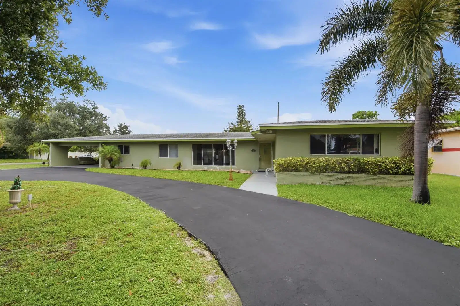 3 bedroom 3 bath Residential for sale at 1000 WYOMING Avenue, Fort Lauderdale FL 33312