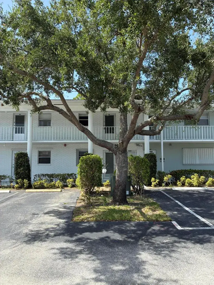 1 bedroom 1 bath Residential Lease for rent at 2600 SW 22nd Avenue # 908, Delray Beach FL 33445