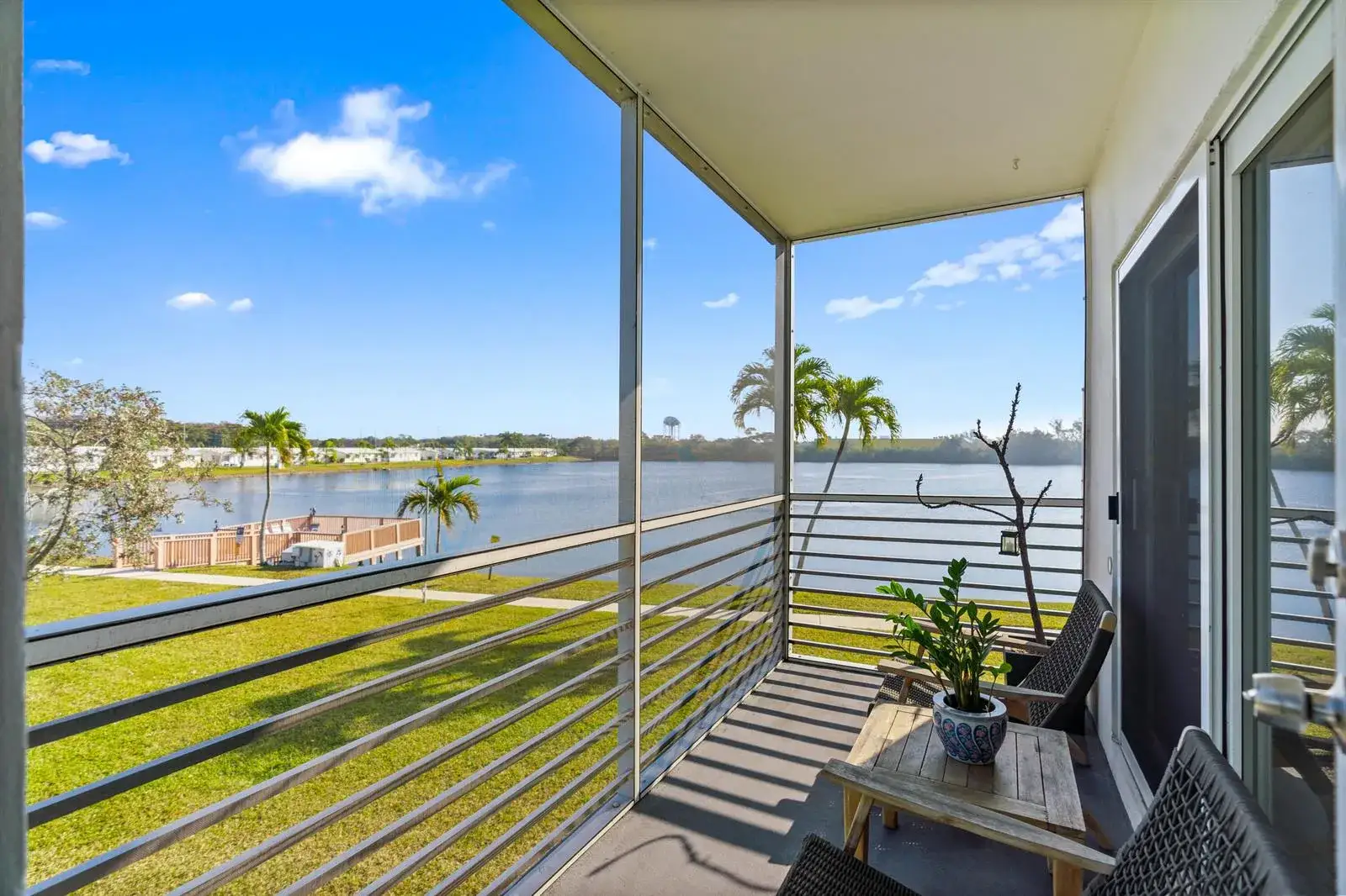 2 bedroom 2 bath Residential for sale at 2223 PARK Lane # 210, Hollywood FL 33021