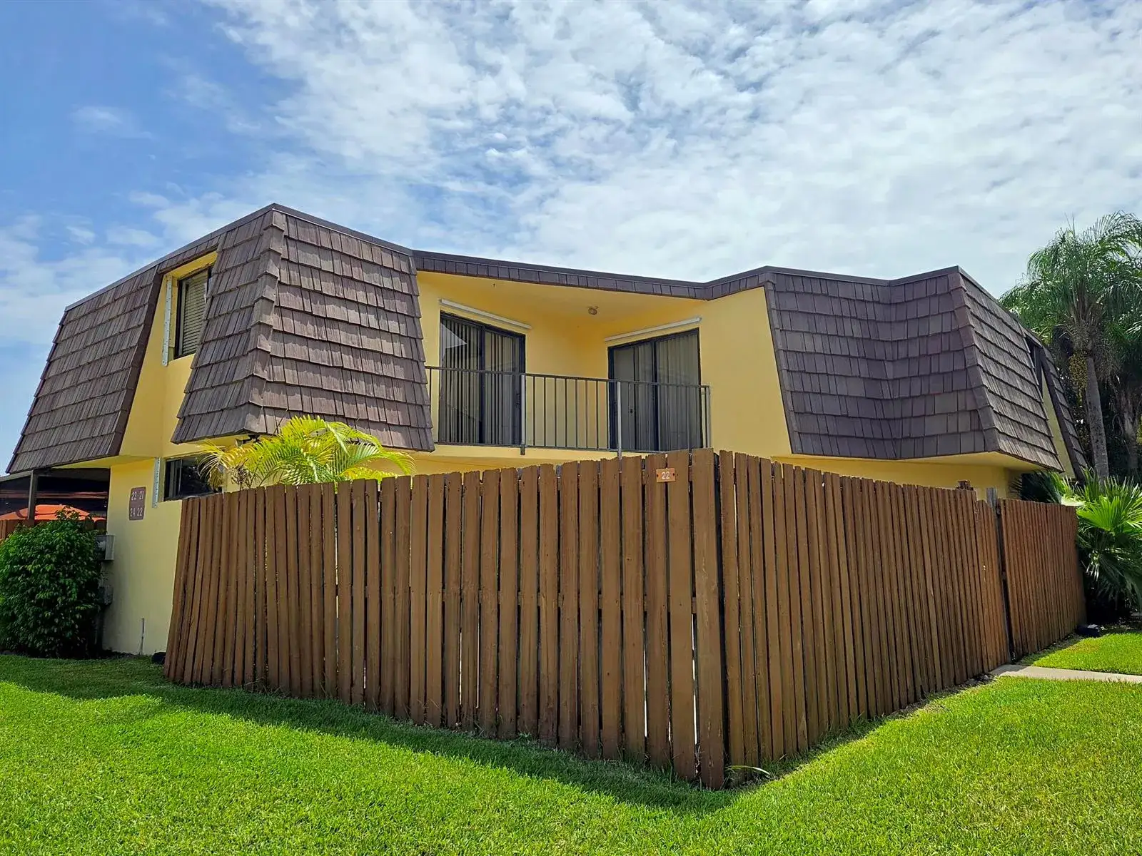 2 bedroom 2 bath Residential for sale at 22 Springdale Circle, Palm Springs FL 33461