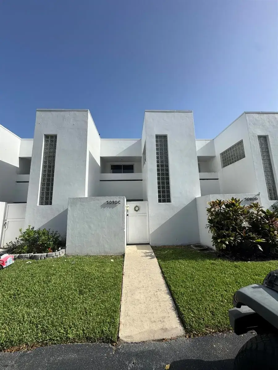 2 bedroom 1 bath Residential for sale at 5090 ELMHURST Road # C, West Palm Beach FL 33417