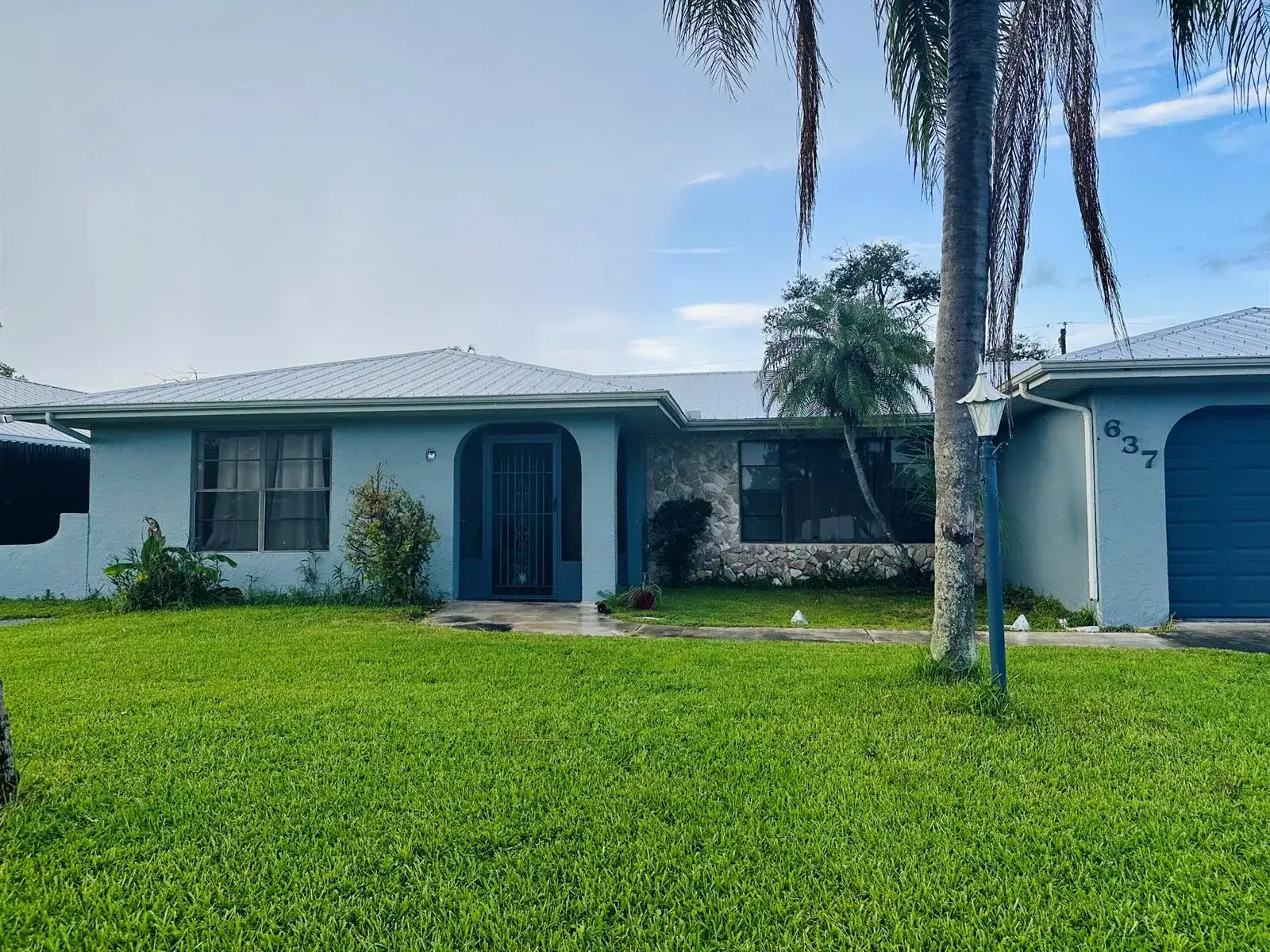 3 bedroom 2 bath Residential for sale at 637 SE THORNHILL Drive, Port St. Lucie FL 34983