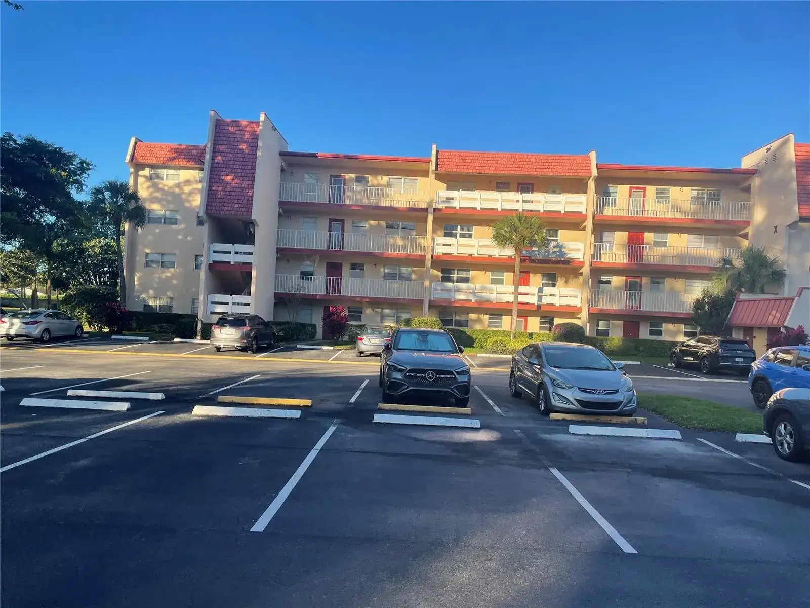 2 bedroom 2 bath Residential Lease for rent at 1025 COUNTRY CLUB Drive # 302, Margate FL 33063