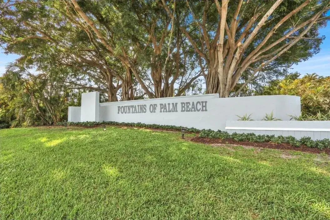 3 bedroom 2 bath Residential for sale at 6965 PARISIAN Way, Lake Worth FL 33467
