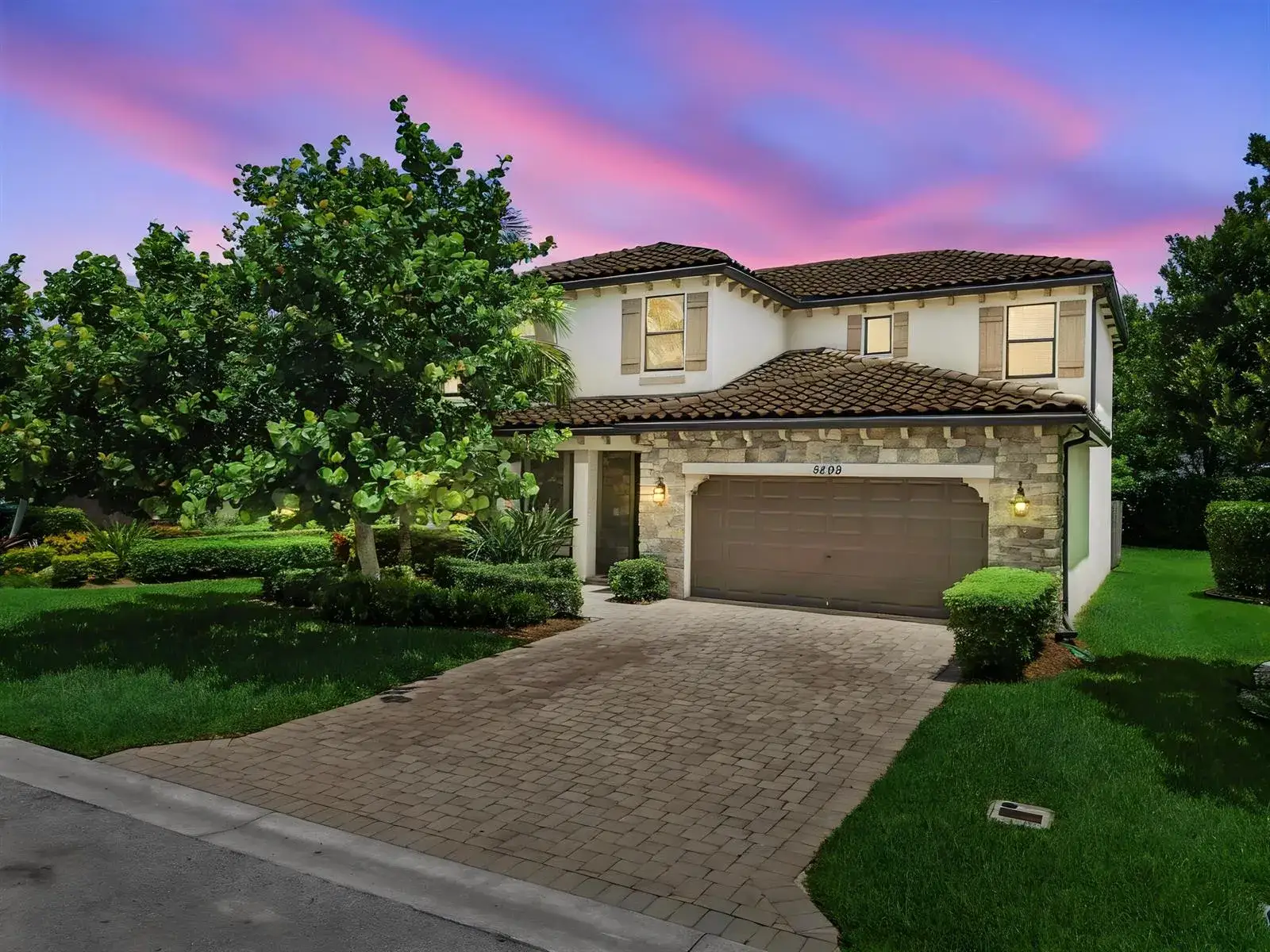 4 bedroom 3 bath Residential for sale at 8899 WILLOW COVE Lane, Lake Worth FL 33467
