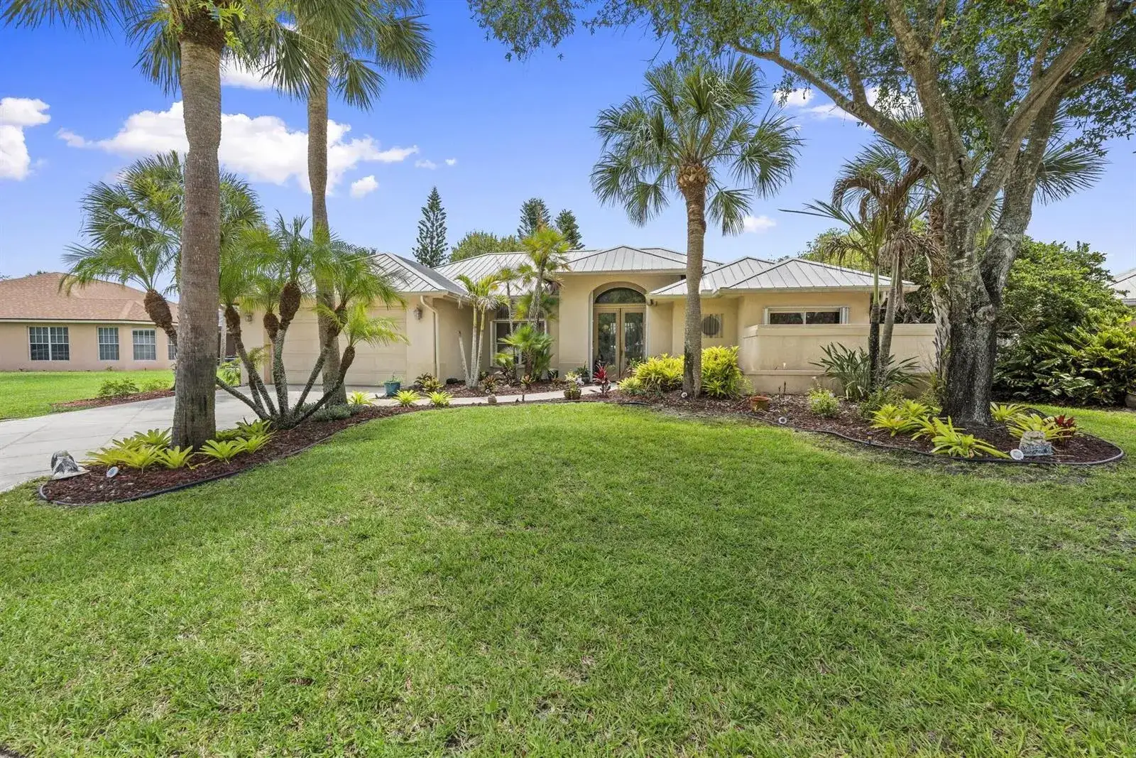 3 bedroom 2 bath Residential for sale at 4139 SW OAKHAVEN Lane, Palm City FL 34990
