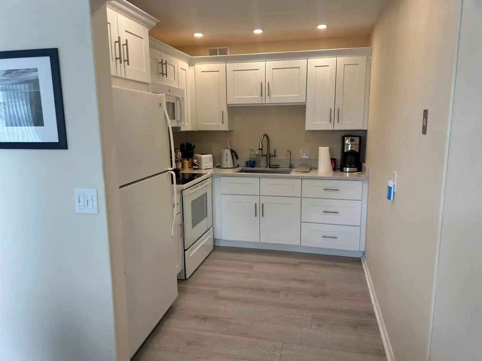 2 bedroom 1 bath Residential Lease for rent at 154 WINDSOR G, West Palm Beach FL 33417