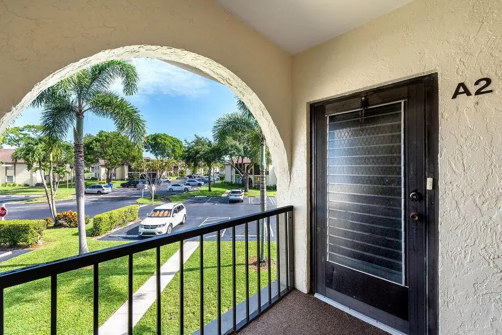 2 bedroom 2 bath Residential for sale at 141 Lake Pine Circle # 2, FL 33463