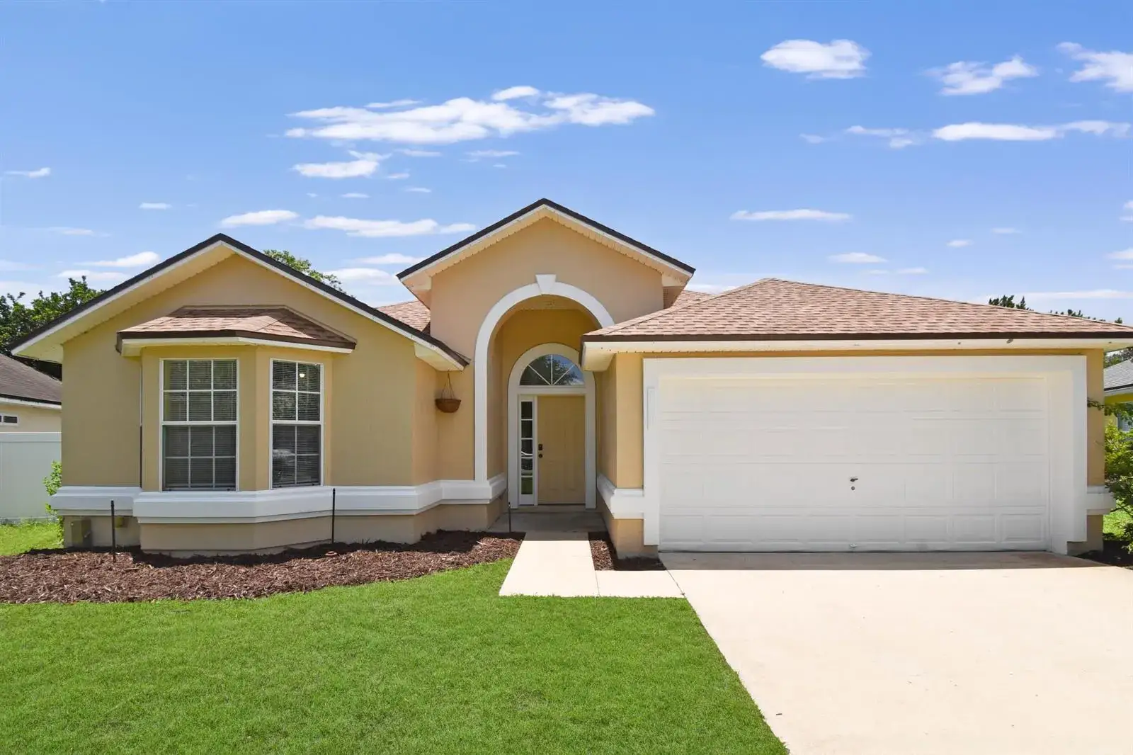 3 bedroom 2 bath Residential for sale at 948 Oak Arbor Circle, FL 32084