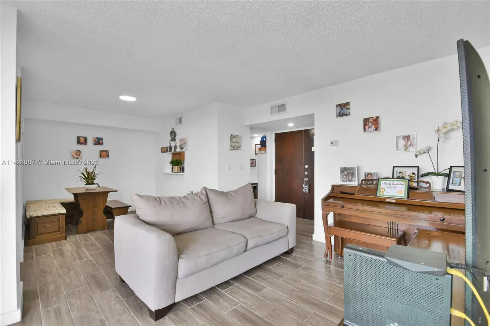 2 bedroom 2 bath Residential Lease for rent at 11800 SW 18TH Street # 4, Miami FL 33175