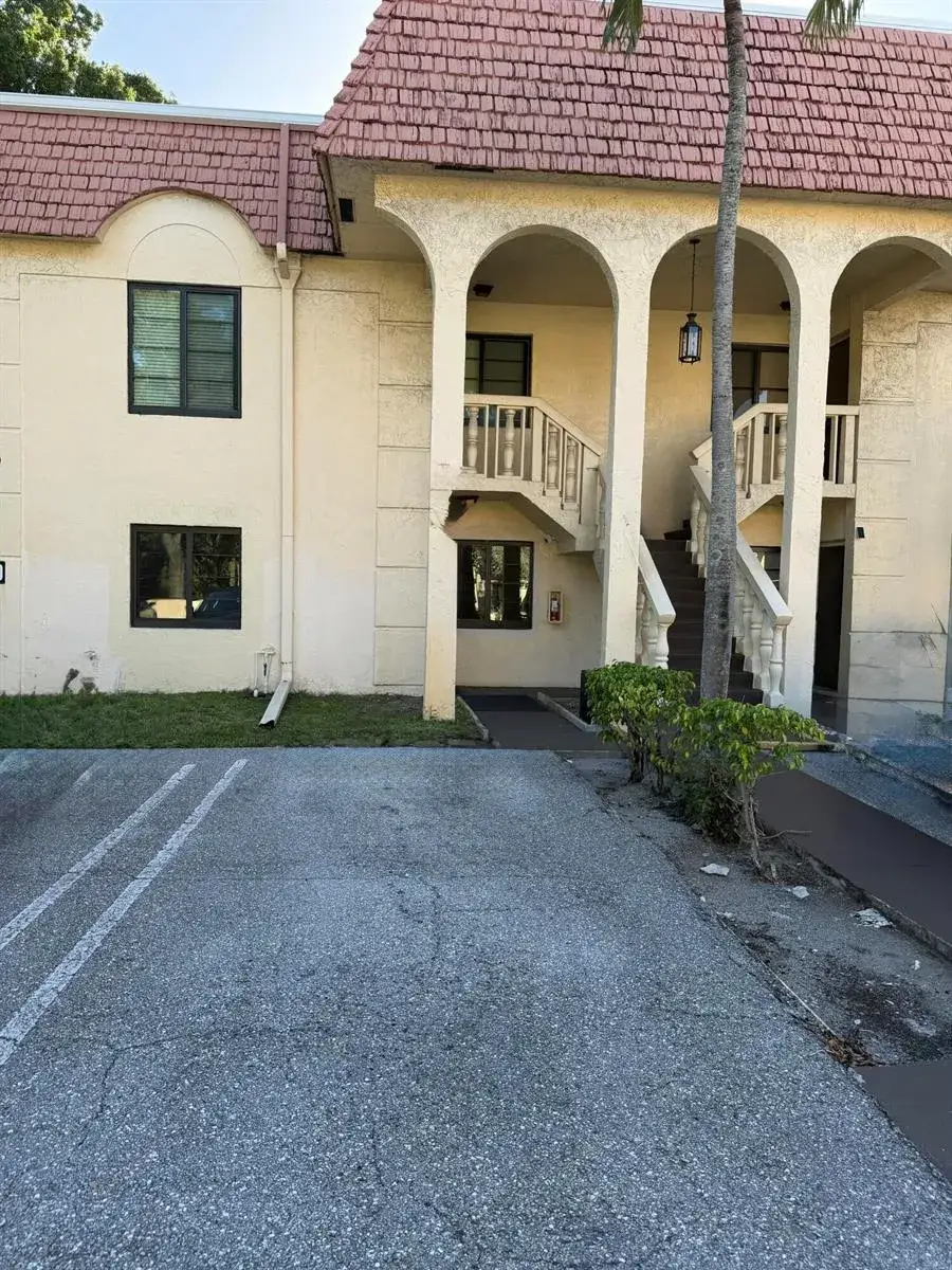 140 S CYPRESS Road # 111, Pompano Beach FL 33060