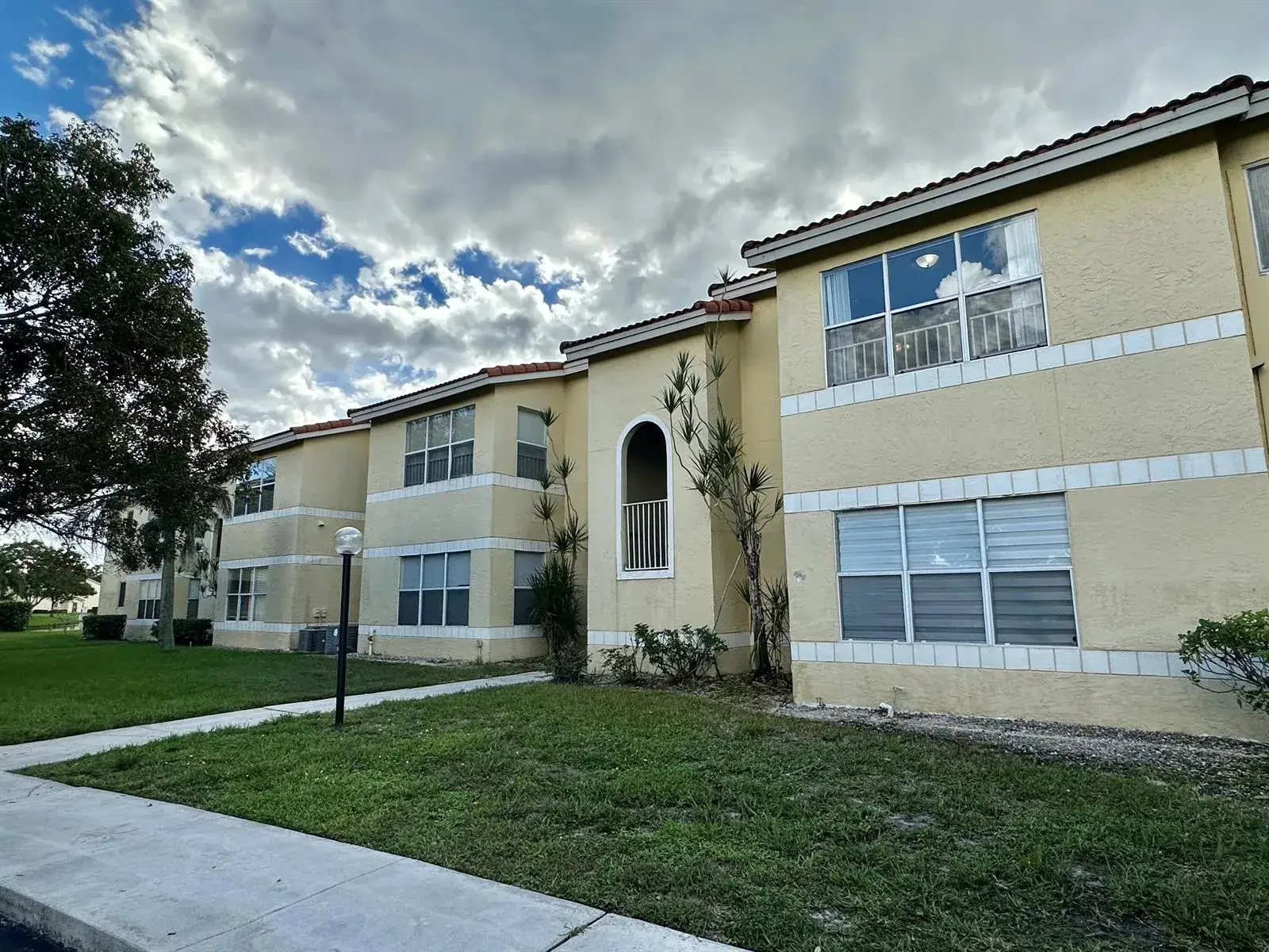 1 bedroom 1 bath Residential Lease for rent at 12980 VISTA ISLES Drive # 315, Sunrise FL 33325