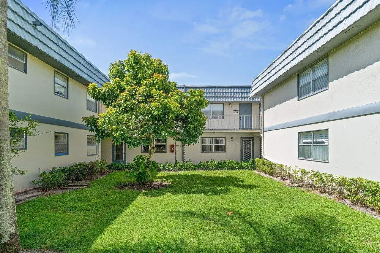 1 bedroom 1 bath Residential for sale at 690 BRITTANY O, Delray Beach FL 33446