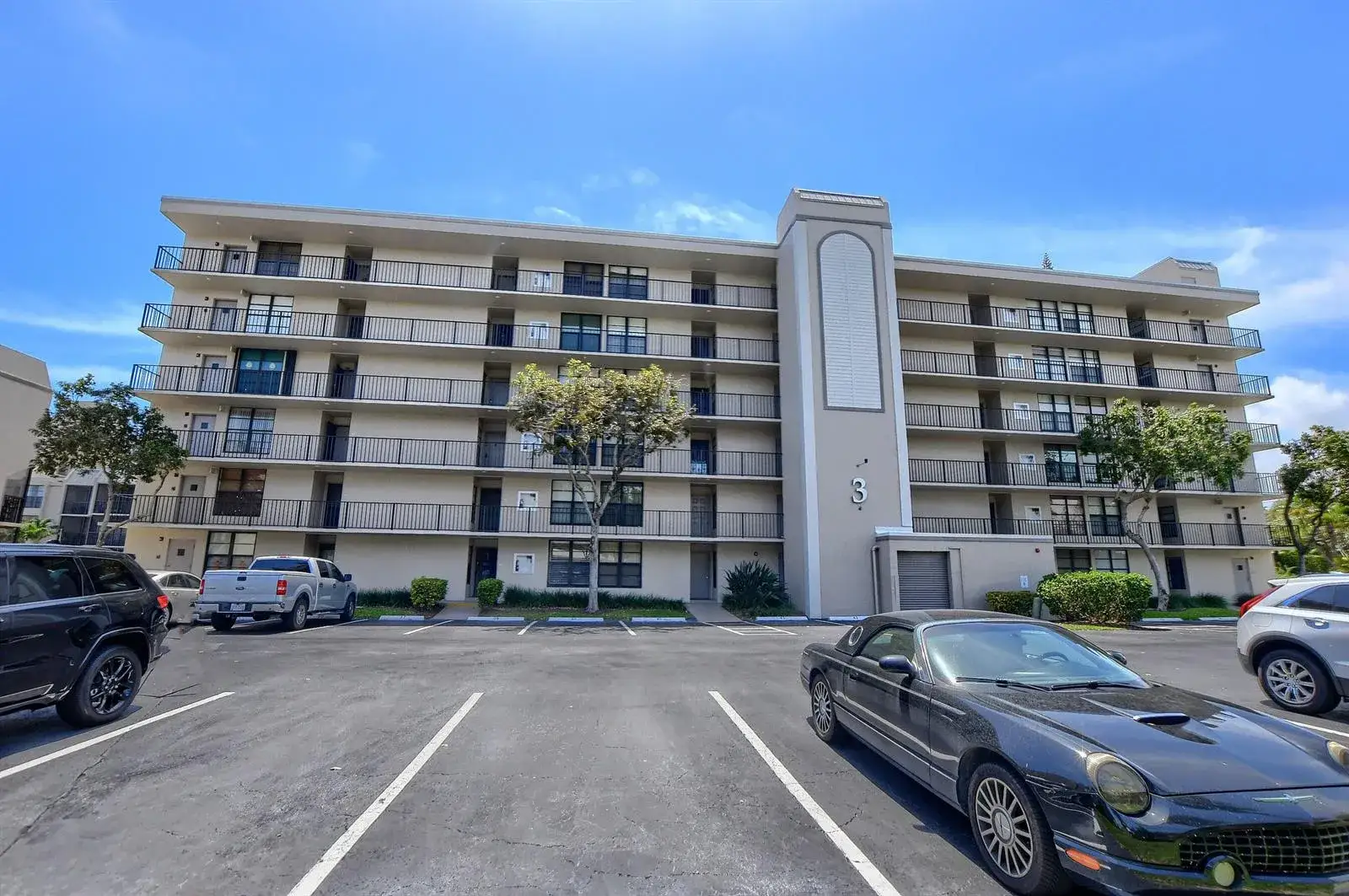 2 bedroom 1 bath Residential Lease for rent at 3 Royal Palm Way Unit 403, Boca Raton FL 33432